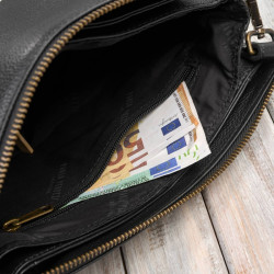 Torebka damska na ramię skórzana czarna kompaktowa listonoszka Paolo Peruzzi IM-04-BL