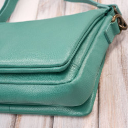Torebka damska na ramię skórzana turkusowa kompaktowa listonoszka Paolo Peruzzi IM-04-AQ