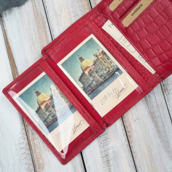 Portfel damski skórzany mały czerwony croco w orientacji poziomej z RFID Paolo Peruzzi T-135-RD