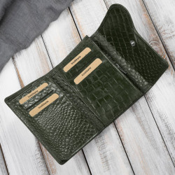 Portfel damski skórzany mały ciemnozielony croco w orientacji poziomej z RFID Paolo Peruzzi T-135-GR