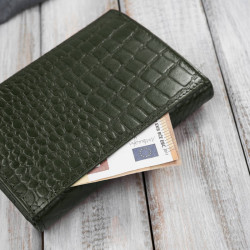 Portfel damski skórzany mały ciemnozielony croco w orientacji poziomej z RFID Paolo Peruzzi T-135-GR