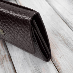 Portfel damski skórzany mały brązowy croco w orientacji poziomej z ochroną RFID Paolo Peruzzi T-135-BR