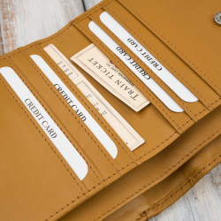 Portfel damski skórzany mały w kolorze musztardowym poziomy z RFID Paolo Peruzzi SL-06-MNG