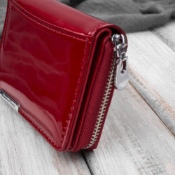 Portfel damski skórzany mini czerwony skóra naturalna lakierowana SP-18-RD