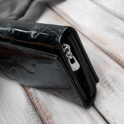 Portfel damski skórzany lakierowany ze wzorem w motyle czarny SP-19-BL