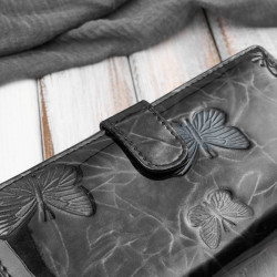 Portfel damski skórzany lakierowany ze wzorem w motyle czarny SP-19-BL