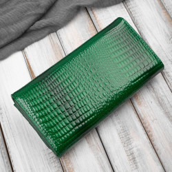 Portfel damski skórzany lakierowany zielony z tłoczeniem croco SP-16-CGRN