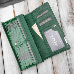 Portfel damski skórzany lakierowany zielony z tłoczeniem croco SP-16-CGRN