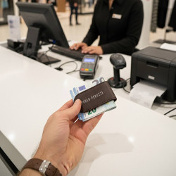 Klips na banknoty skórzany magnetyczny spinka elegancka brązowa Paolo Peruzzi KV-07-BR