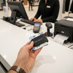 Klips na banknoty skórzany magnetyczny elegancki czarny Paolo Peruzzi KV-07-BL