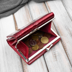 Portfel damski skórzany mały lakierowany z tłoczeniem w motyle czerwony SP-23-RD