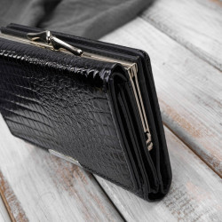 Portfel damski skórzany mały czarny lakierowany croco z ochroną RFID SP-23-CBL