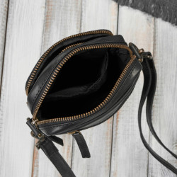 Saszetka męska skórzana na ramię czarna mała funkcjonalna Paolo Peruzzi IM-02-BL