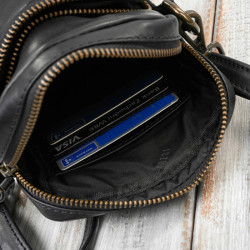 Saszetka męska skórzana na ramię czarna mała funkcjonalna Paolo Peruzzi IM-02-BL