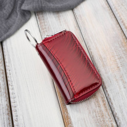 Skórzane etui na klucze czerwone lakierowane z motywem roślinnym SP-22-RRD