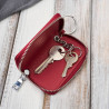 Skórzane etui na klucze czerwone, lakierowane z przyciemnianym wzorem SP-22-JRD