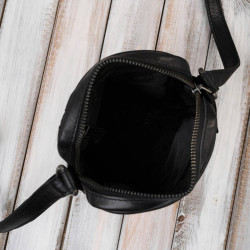 Saszetka męska skórzana na ramię klasyczna czarna mała funkcjonalna Paolo Peruzzi SL-03-BL