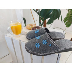 Kapcie damskie R.41 filcowe szare ciepłe i wygodne z haftem kwiatowym KD-08-NB-41