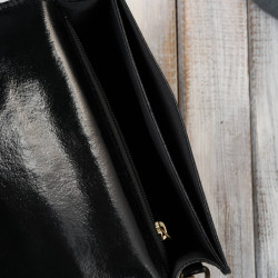 Torebka damska mała skórzana lakierowana czarna kopertówka na ramię do ręki Paolo Peruzzi AY-18-BL