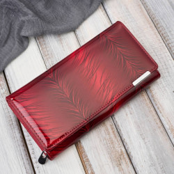 Portfel damski skórzany lakierowany czerwony z roślinnym wzorem SP-16-RD
