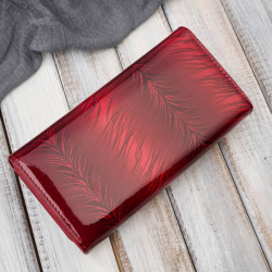 Portfel damski skórzany lakierowany czerwony z roślinnym wzorem SP-16-RD