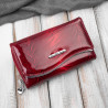 Portfel damski skórzany lakierowany z roślinnym wzorem czerwony SP-24-RD