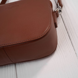 Mała torebka damska skórzana kopertówka na ramię crossbody do ręki koniakowa Paolo Peruzzi AY-24-CG