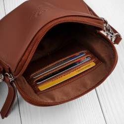 Mała torebka damska skórzana kopertówka na ramię crossbody do ręki koniakowa Paolo Peruzzi AY-24-CG
