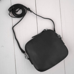 Mała torebka damska skórzana kopertówka na ramię crossbody do ręki czarna Paolo Peruzzi AY-24-BL