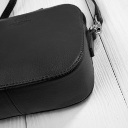 Mała torebka damska skórzana kopertówka na ramię crossbody do ręki czarna Paolo Peruzzi AY-24-BL