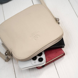 Mała torebka damska skórzana kopertówka na ramię crossbody do ręki beżowa Paolo Peruzzi AY-24-BG