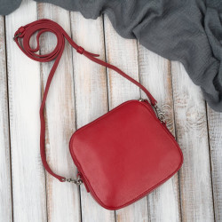Mała torebka damska skórzana kopertówka na ramię crossbody do ręki czerwona Paolo Peruzzi AY-24-RD