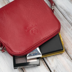 Mała torebka damska skórzana kopertówka na ramię crossbody do ręki czerwona Paolo Peruzzi AY-24-RD