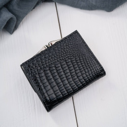 Portfel damski mini skórzany czarny lakierowany z tłoczeniem croco Jennifer Jones SP-28-CBL